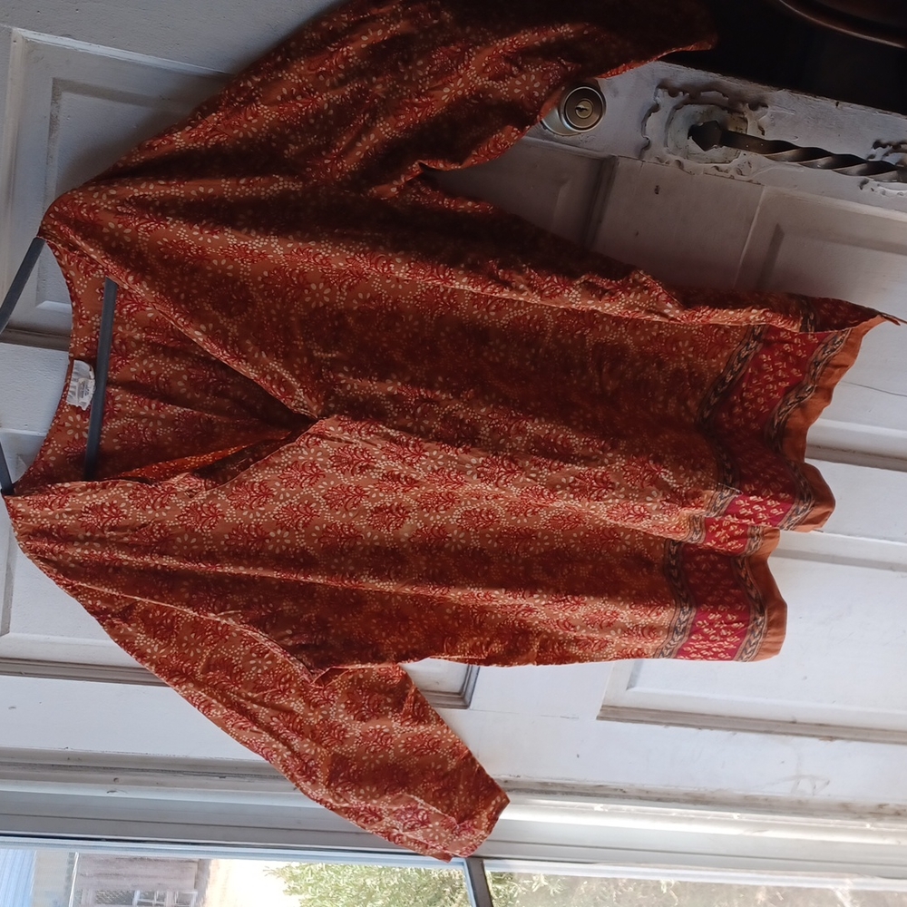 Realwear Longsleeve Blouse and Shorts Set Red and Brown Floral Design.Size 26/28